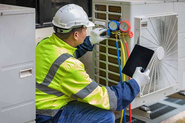 Professional Hvac technician working in Woodsboro, TX